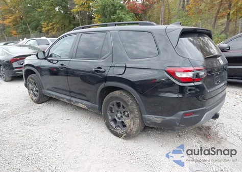 2025 Honda Pilot Trailsport z USA, uszkodzony, nr VIN 5FNYG1H62SB082637